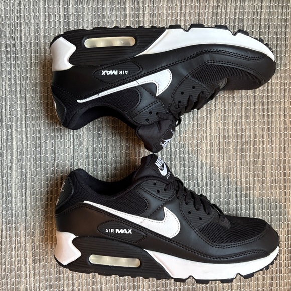 Air Max women’s size 9.5 - Picture 2 of 8